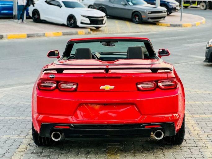 Подержанный Chevrolet Camaro LT1 VI Рестайлинг, 6.2 л, 2022 в Шардже от Kandy Cars Красный цвет. Американская | AUTO.AE