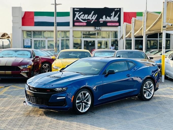 Подержанный Chevrolet Camaro SS VI Рестайлинг, 6.2 л, 2022 в Шардже от Kandy Cars Синий цвет. Американская | AUTO.AE