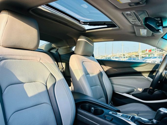 Подержанный Chevrolet Camaro VI Рестайлинг, 3.6 л, 2020 в Шардже от Kandy Cars Серебристый цвет. Американская | AUTO.AE