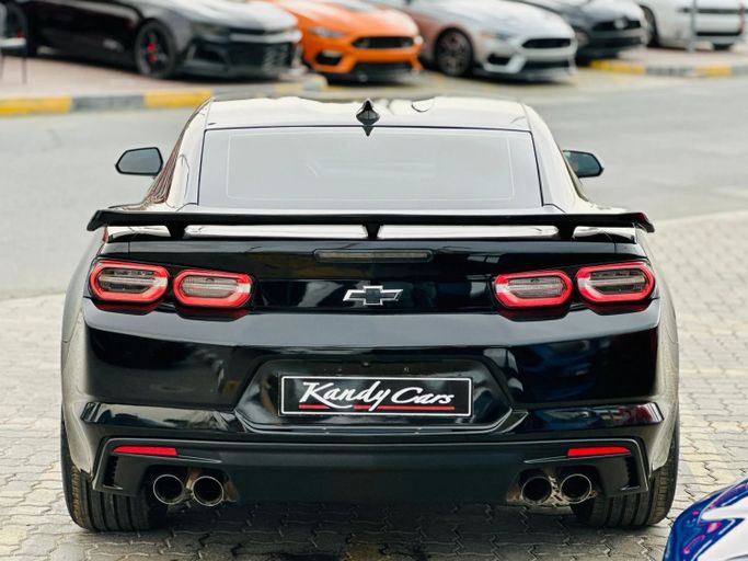 Подержанный Chevrolet Camaro VI Рестайлинг, 2.0 л, 2019 в Шардже от Kandy Cars Черный цвет. Американская | AUTO.AE