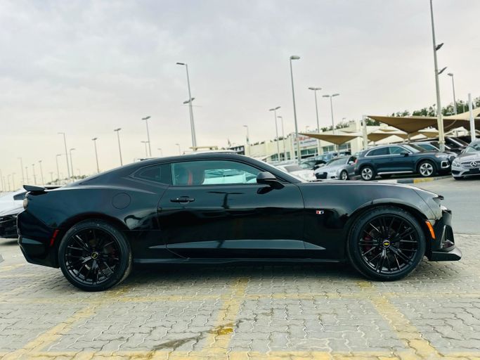 Подержанный Chevrolet Camaro VI Рестайлинг, 2.0 л, 2019 в Шардже от Kandy Cars Черный цвет. Американская | AUTO.AE