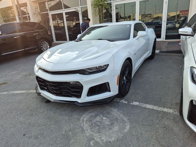 Подержанный Chevrolet Camaro VI Рестайлинг, 3.6 л, 2019 в Шардже от Al Sada used cars Белый цвет. Американская | AUTO.AE