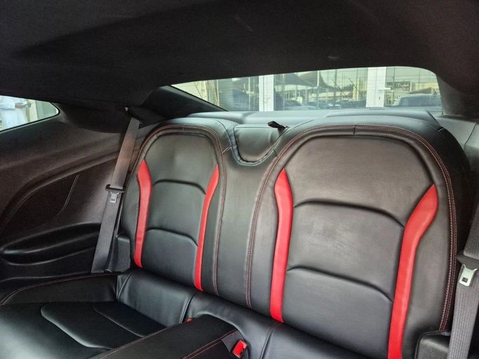 Подержанный Chevrolet Camaro VI Рестайлинг, 3.6 л, 2019 в Шардже от Al Sada used cars Белый цвет. Американская | AUTO.AE