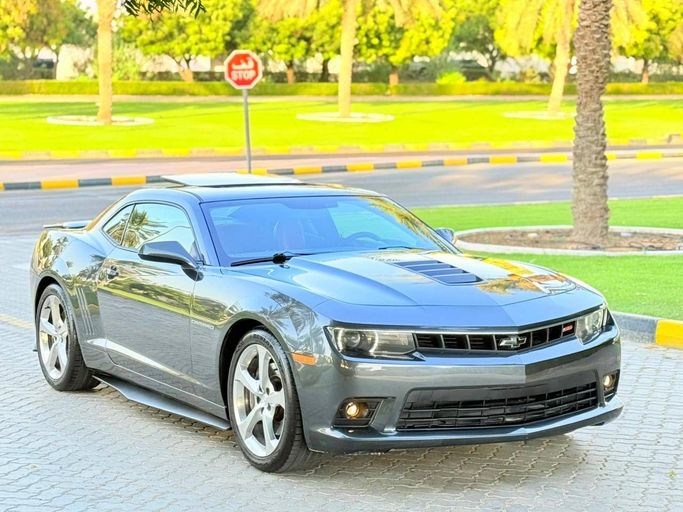 Подержанный Chevrolet Camaro V Рестайлинг, 3.6 л, 2014 в Шардже от Laqtah Used Cars Серый цвет. GCC | AUTO.AE