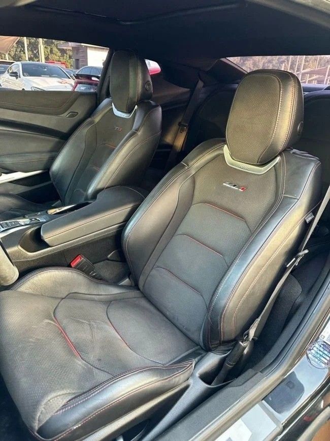 Подержанный Chevrolet Camaro VI Рестайлинг, 6.2 л, 2022 в Шардже от Noor Al Seyoh Used Cars Черный цвет. GCC | AUTO.AE