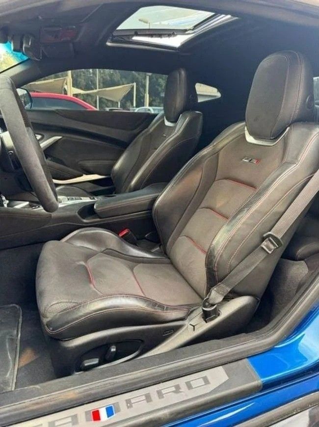 Подержанный Chevrolet Camaro VI Рестайлинг, 6.2 л, 2018 в Шардже от Noor Al Seyoh Used Cars Синий цвет. GCC | AUTO.AE