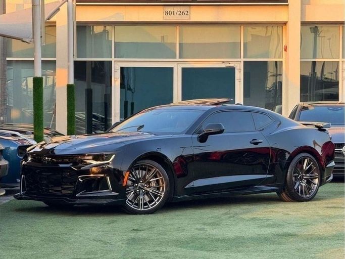 Used Chevrolet Camaro VI Facelift, 6.2 l, 2023 in Sharjah by Noor Al Seyoh Used Cars, Black color. GCC Specs | AUTO.AE