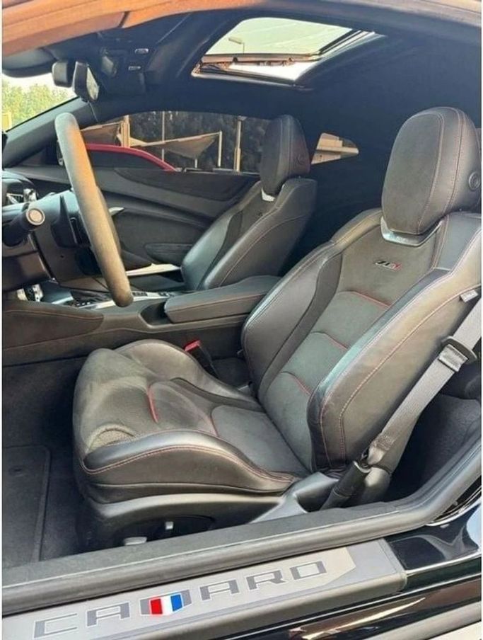 Used Chevrolet Camaro VI Facelift, 6.2 l, 2023 in Sharjah by Noor Al Seyoh Used Cars, Black color. GCC Specs | AUTO.AE