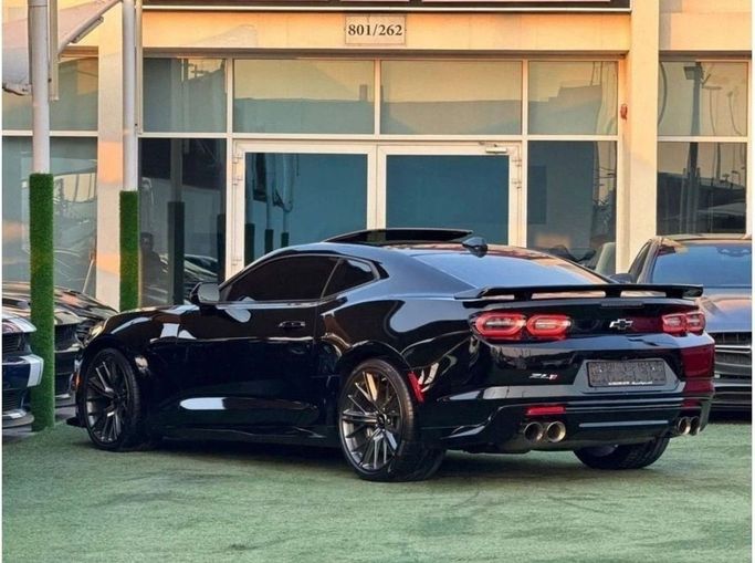 Used Chevrolet Camaro VI Facelift, 6.2 l, 2023 in Sharjah by Noor Al Seyoh Used Cars, Black color. GCC Specs | AUTO.AE