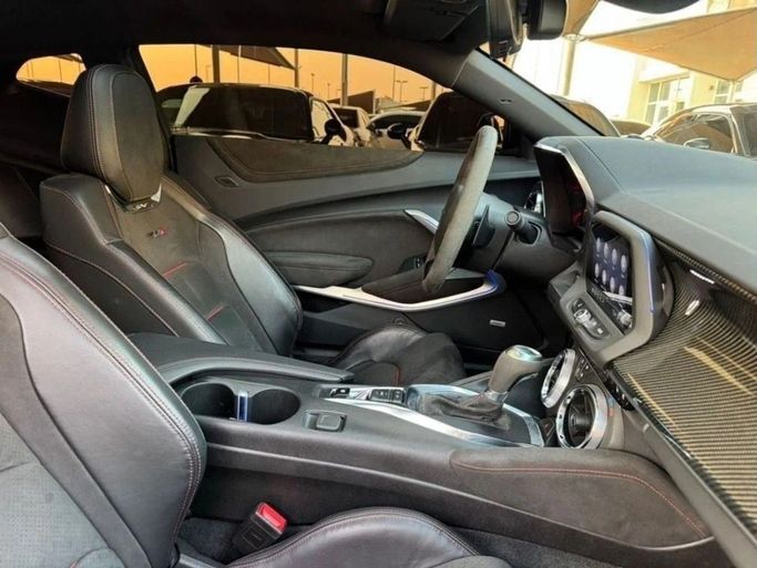 Used Chevrolet Camaro VI Facelift, 6.2 l, 2023 in Sharjah by Noor Al Seyoh Used Cars, Black color. GCC Specs | AUTO.AE
