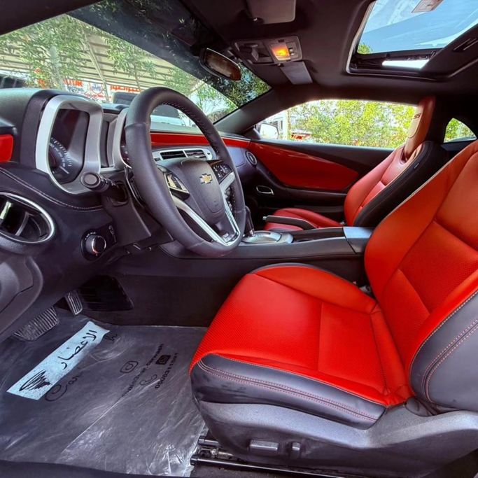 Подержанный Chevrolet Camaro V Рестайлинг, 6.2 л, 2013 в Шардже от Sarmad Cars Черный цвет. Other | AUTO.AE