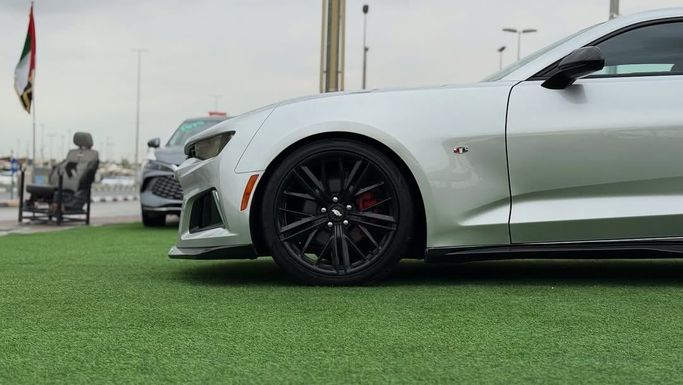 Used Chevrolet Camaro VI, 3.6 l, 2016 in Sharjah by Badar Used Cars, Silver color.  | AUTO.AE