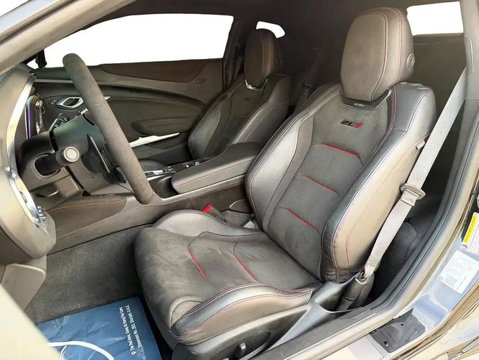 Used Chevrolet Camaro VI Facelift, 6.2 l, 2023 in Sharjah by Al Wisam Al Malaki Used Cars, Black color. GCC Specs | AUTO.AE