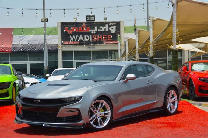 Подержанный Chevrolet Camaro VI Рестайлинг, 3.6 л, 2023 в Шардже от Wadishee Used Cars Серебристый цвет. Американская | AUTO.AE | Объявление #254824