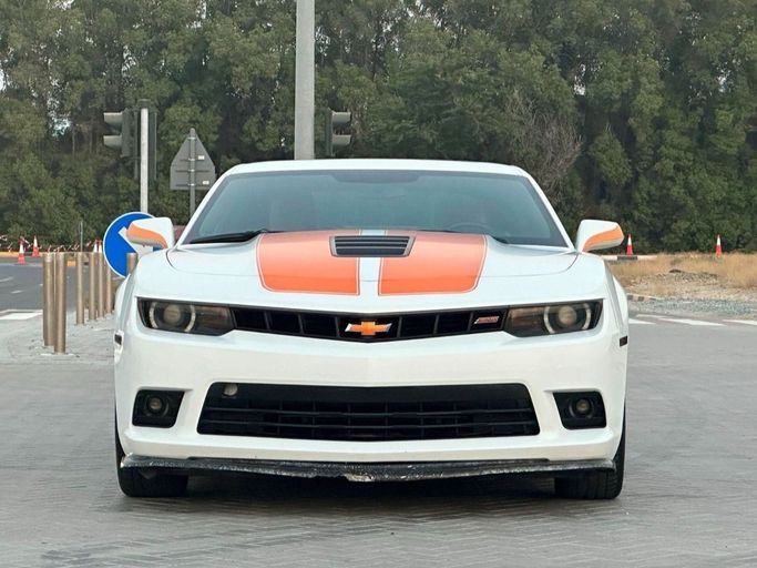 مستعملة Chevrolet Camaro فيس ليفت V, 6.2 l, 2015 في في الشارقة من Al Aayan Used Cars، اللون أبيض. مواصفات الخليج | AUTO.AE | إعلان #272914