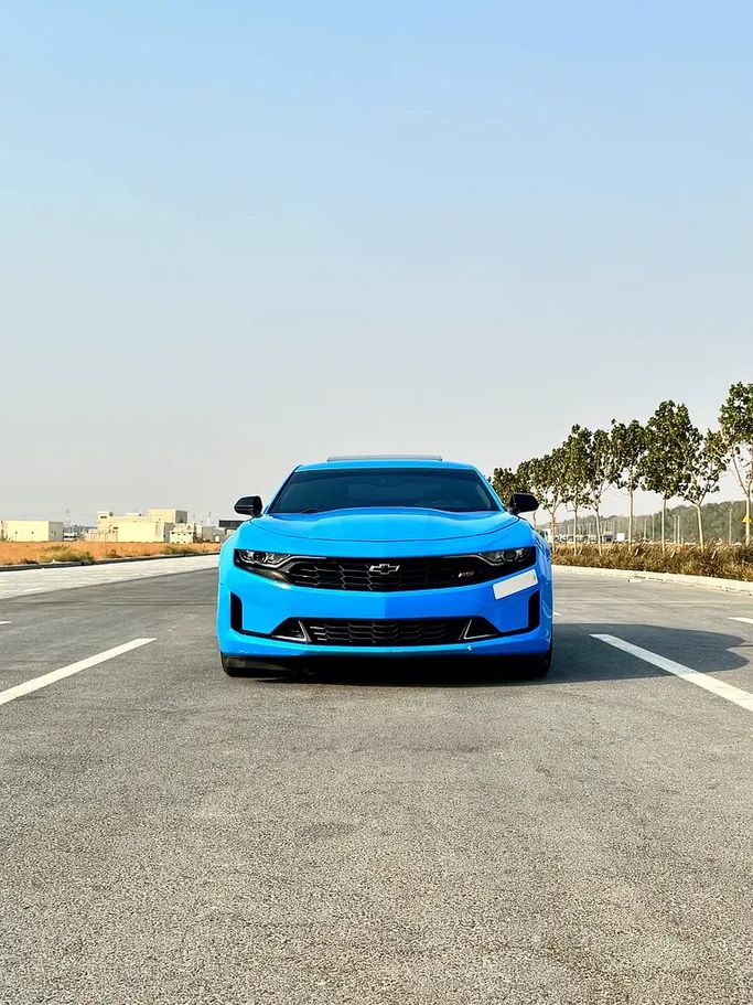 مستعملة Chevrolet Camaro فيس ليفت السادس, 2.0 l, 2022 في في الإمارات, الشارقة من Bdayt Al Khir Cars، اللون أزرق. المواصفات الأمريكية | AUTO.AE | إعلان #278775