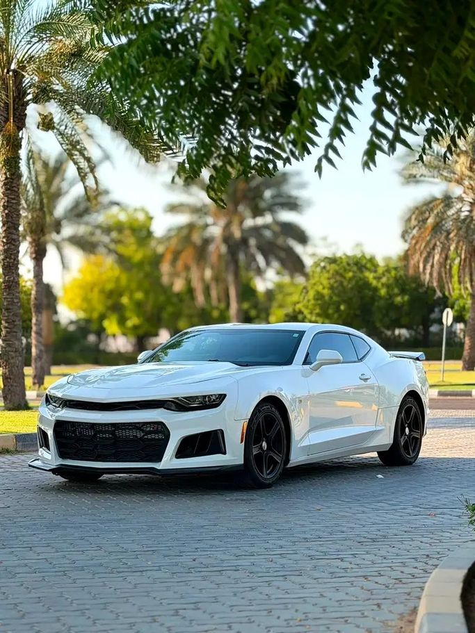 Used Chevrolet Camaro VI Facelift, 2.0 l, 2019 in UAE, Sharjah by AL SAYARA AL ANIQA, White color. American Specs | AUTO.AE | Listing #280222