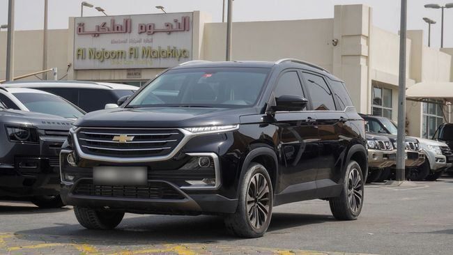 Подержанный Chevrolet Captiva II, 1.5 л, 2023 в Шардже от Alnujoom Al Malakiah Used Cars Черный цвет. GCC | AUTO.AE