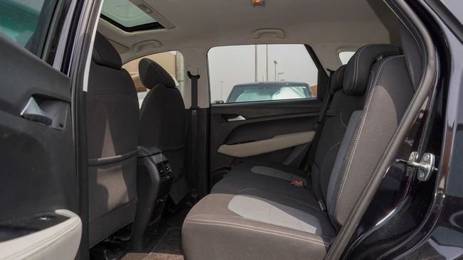 Подержанный Chevrolet Captiva II, 1.5 л, 2023 в Шардже от Alnujoom Al Malakiah Used Cars Черный цвет. GCC | AUTO.AE