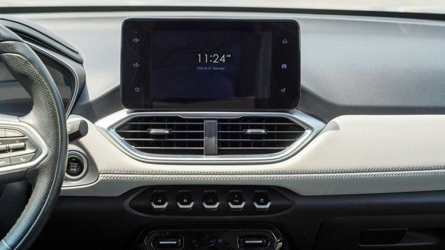 Подержанный Chevrolet Captiva II, 1.5 л, 2023 в Шардже от Alnujoom Al Malakiah Used Cars Серый цвет. GCC | AUTO.AE