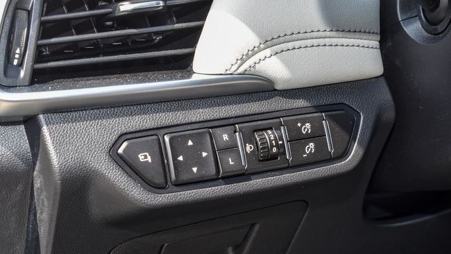 Used Chevrolet Captiva II, 1.5 l, 2022 in Sharjah by Alnujoom Al Malakiah Used Cars, White color. GCC Specs | AUTO.AE