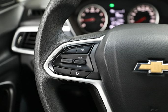 Подержанный Chevrolet Captiva II, 1.5 л, 2022 в Шардже от Al Qassem Cars Trading Серебристый цвет. GCC | AUTO.AE