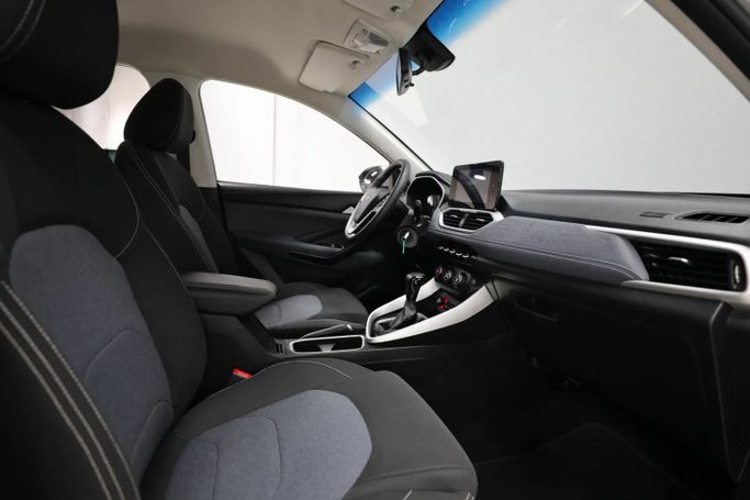 Подержанный Chevrolet Captiva II, 1.5 л, 2022 в Шардже от Al Qassem Cars Trading Серебристый цвет. GCC | AUTO.AE