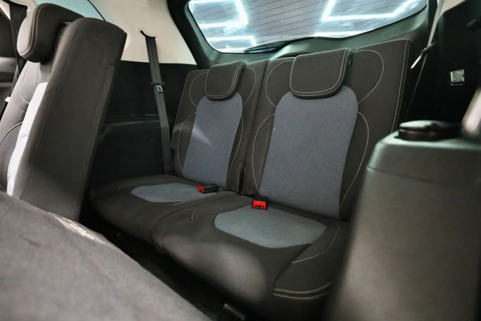 Подержанный Chevrolet Captiva II, 1.5 л, 2022 в Шардже от Al Qassem Cars Trading Серебристый цвет. GCC | AUTO.AE