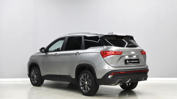 Подержанный Chevrolet Captiva II, 1.5 л, 2022 в Шардже от Al Qassem Cars Trading Серебристый цвет. GCC | AUTO.AE