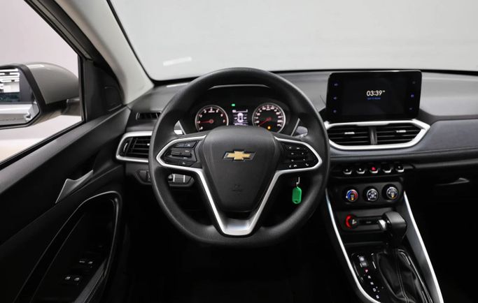 Подержанный Chevrolet Captiva II, 1.5 л, 2022 в Шардже от Al Qassem Cars Trading Серебристый цвет. GCC | AUTO.AE