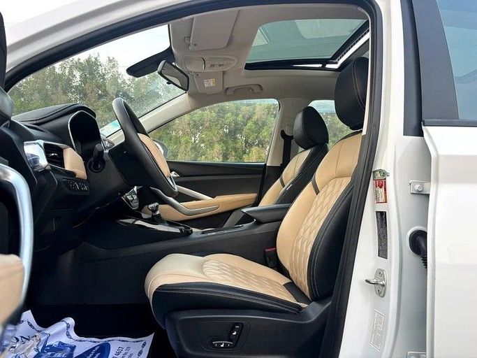 Used Chevrolet Captiva II, 1.5 l, 2024 in Sharjah by Almasar Used Cars, White color. GCC Specs | AUTO.AE