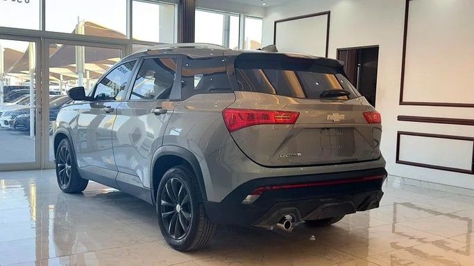 Подержанный Chevrolet Captiva II, 1.5 л, 2023 в Шардже от Alzawraq Alazrak Серый цвет. GCC | AUTO.AE