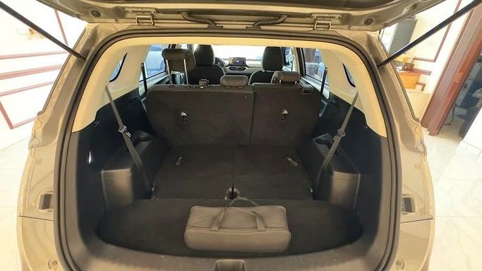 Подержанный Chevrolet Captiva II, 1.5 л, 2023 в Шардже от Alzawraq Alazrak Серый цвет. GCC | AUTO.AE