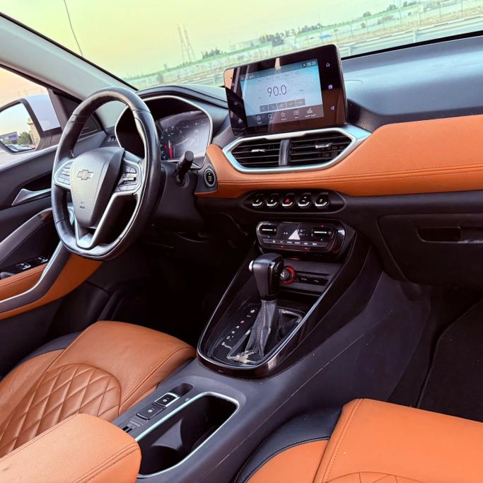 Подержанный Chevrolet Captiva II, 1.5 л, 2022 в Шардже от Sarmad Cars Белый цвет. Other | AUTO.AE