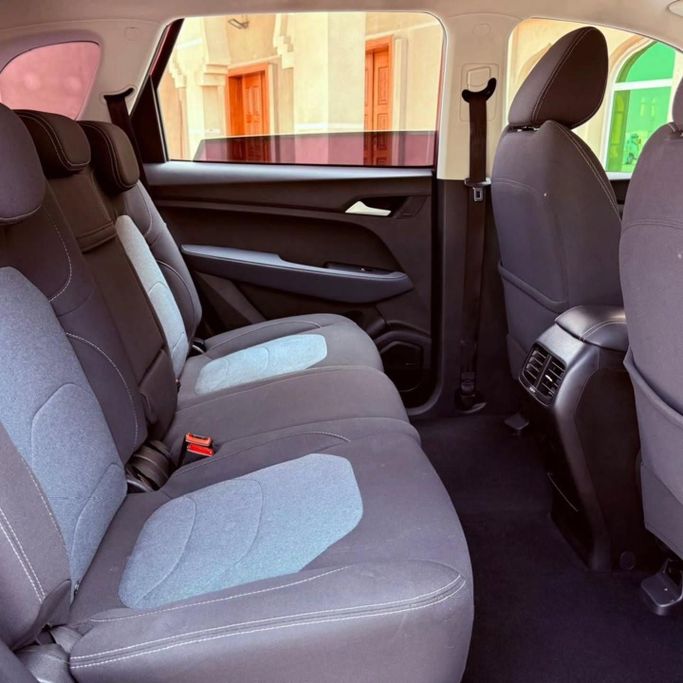 Подержанный Chevrolet Captiva II, 1.5 л, 2023 в Шардже от Sarmad Cars Красный цвет. Other | AUTO.AE