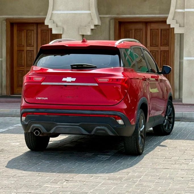 Подержанный Chevrolet Captiva II, 1.5 л, 2023 в Шардже от Sarmad Cars Красный цвет. Other | AUTO.AE