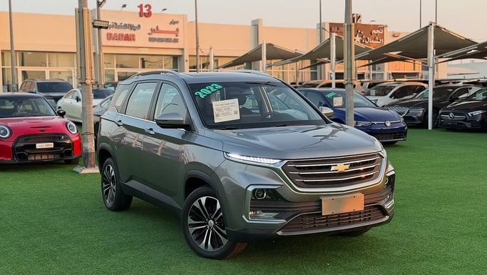 Used Chevrolet Captiva II, 1.5 l, 2023 in Sharjah by Badar Used Cars, Silver color.  | AUTO.AE