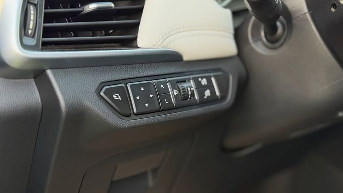 Used Chevrolet Captiva II, 1.5 l, 2023 in Sharjah by Badar Used Cars, Silver color.  | AUTO.AE