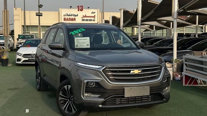 Used Chevrolet Captiva II, 1.5 l, 2023 in Sharjah by Badar Used Cars, Grey color.  | AUTO.AE
