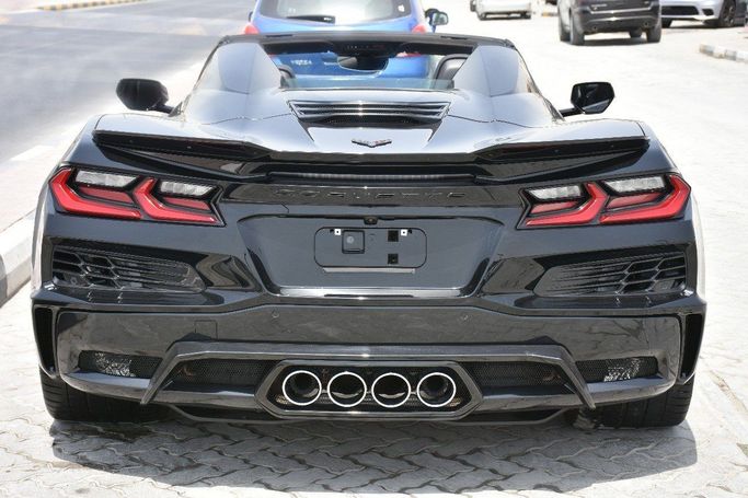 Подержанный Chevrolet Corvette Z06 C8, 5.5 л, 2025 в Шардже от Alfaris Used Cars Черный цвет.  | AUTO.AE