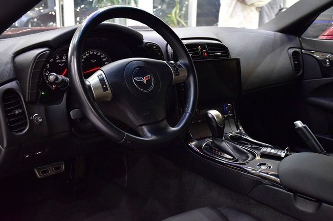 Подержанный Chevrolet Corvette C6, 6.2 л, 2011 в Шардже от Honey Gidosha Used Cars Tr. Красный цвет.  | AUTO.AE