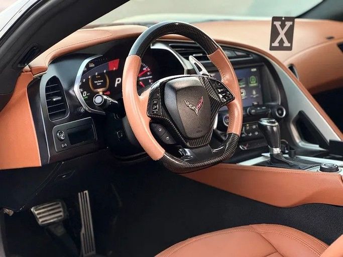 Подержанный Chevrolet Corvette C7, 6.2 л, 2019 в Шардже от Al Fakhamah Used Cars Черный цвет. GCC | AUTO.AE