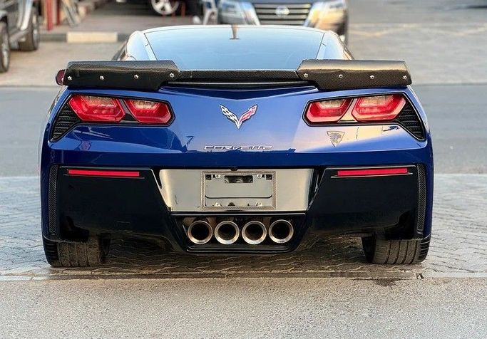 Подержанный Chevrolet Corvette C7, 6.2 л, 2019 в Шардже от Al Fakhamah Used Cars Синий цвет. Американская | AUTO.AE
