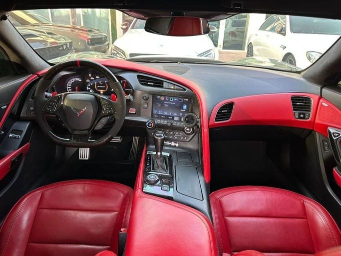 Подержанный Chevrolet Corvette C7, 6.2 л, 2019 в Шардже от Noor Al Seyoh Used Cars Черный цвет. GCC | AUTO.AE