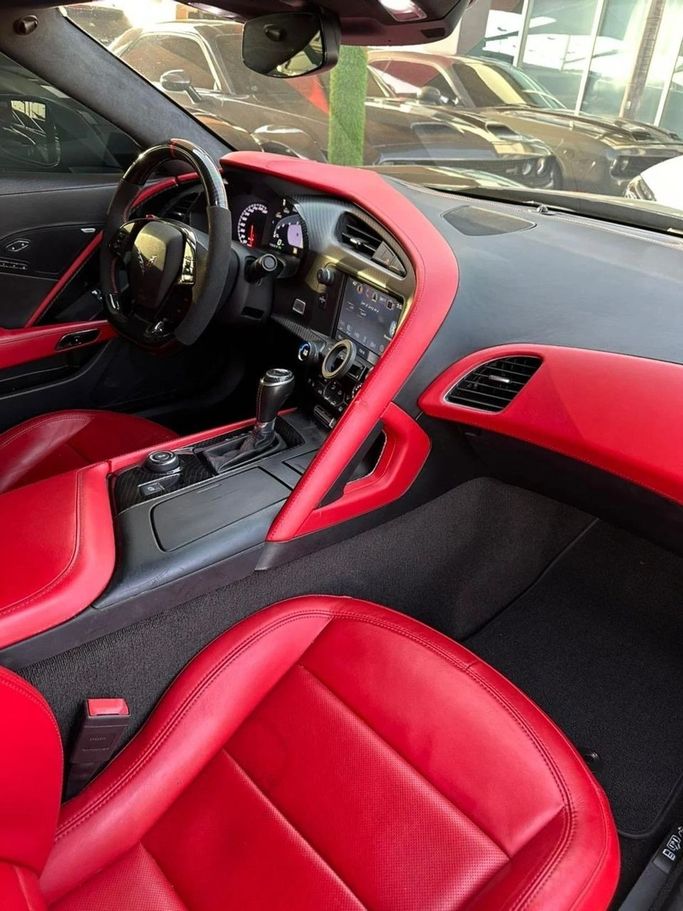 Подержанный Chevrolet Corvette C7, 6.2 л, 2019 в Шардже от Noor Al Seyoh Used Cars Черный цвет. GCC | AUTO.AE