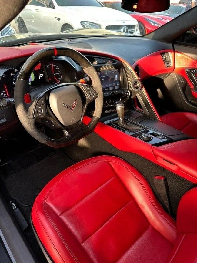 Подержанный Chevrolet Corvette C7, 6.2 л, 2019 в Шардже от Noor Al Seyoh Used Cars Черный цвет. GCC | AUTO.AE