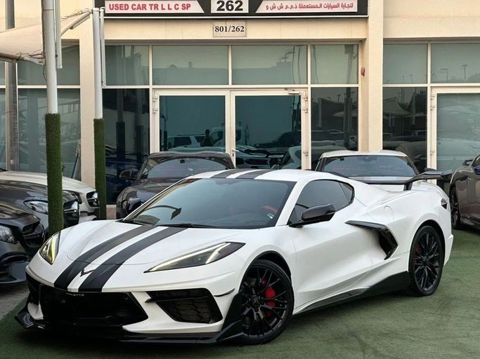 مستعملة Chevrolet Corvette 3LT C8, 6.2 l, 2021 في في الشارقة من Noor Al Seyoh Used Cars، اللون أبيض. المواصفات الأمريكية | AUTO.AE