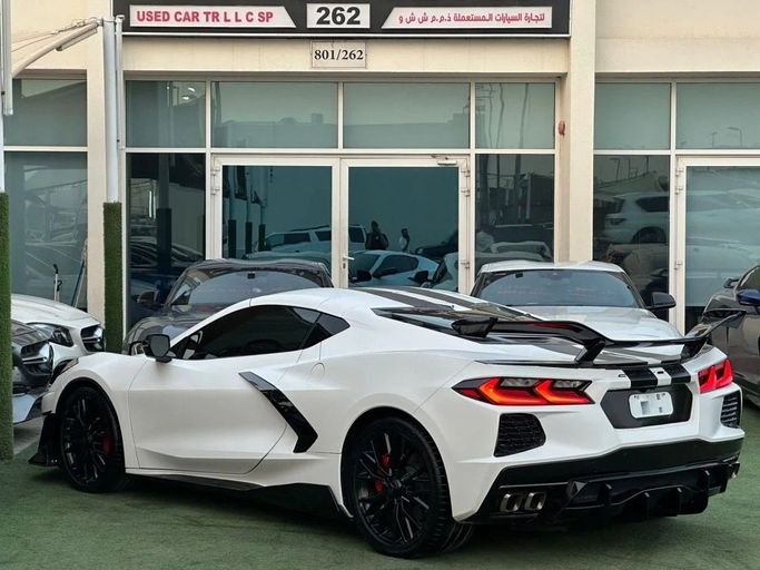 مستعملة Chevrolet Corvette 3LT C8, 6.2 l, 2021 في في الشارقة من Noor Al Seyoh Used Cars، اللون أبيض. المواصفات الأمريكية | AUTO.AE