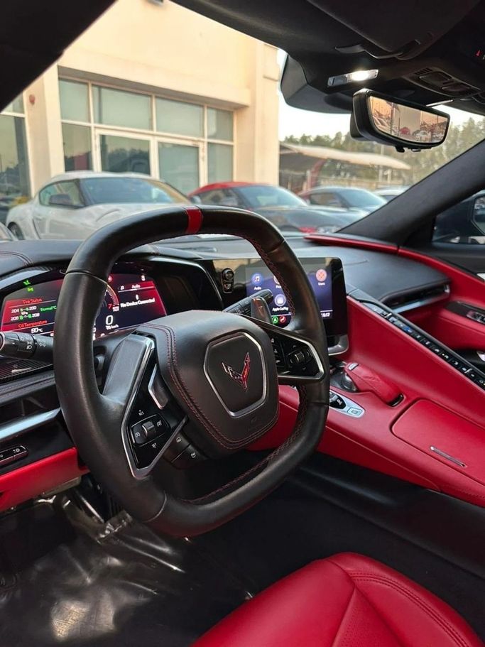 مستعملة Chevrolet Corvette 3LT C8, 6.2 l, 2020 في في الشارقة من Noor Al Seyoh Used Cars، اللون أسود. مواصفات الخليج | AUTO.AE