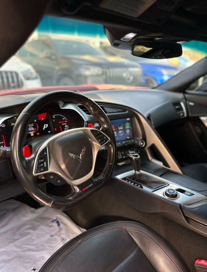 Подержанный Chevrolet Corvette Z06 C7, 6.2 л, 2018 в Шардже от Noor Al Seyoh Used Cars Красный цвет. Американская | AUTO.AE